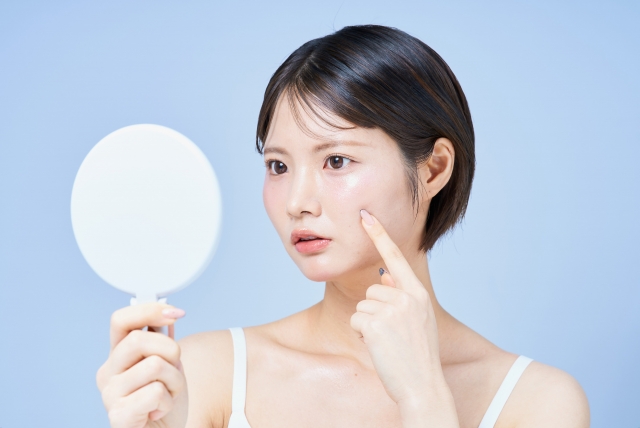 くすみ肌に潤い!美容で透明感を取り戻す秘訣